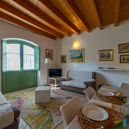 Artistic House On The Iseo Apartment *
