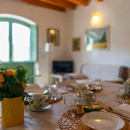 Artistic House On The Iseo Apartment